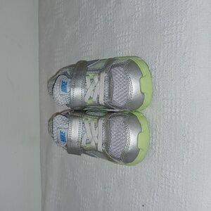 Nike baby us 7.5c Green and gray Sneakers